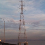 US: Bay area pylons [Picture by Mike Hughes]
